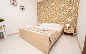 Central Rooms 128L
